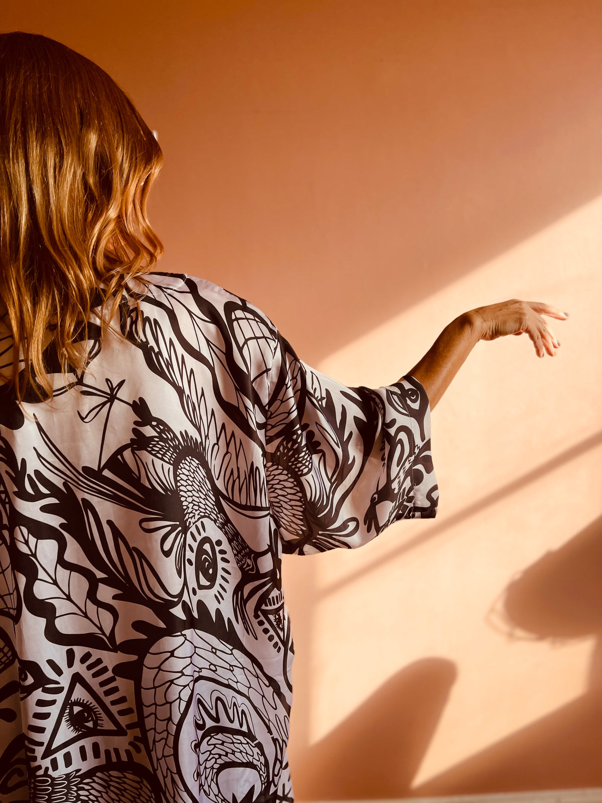 Magic Eye Kimono 👘 Black and White